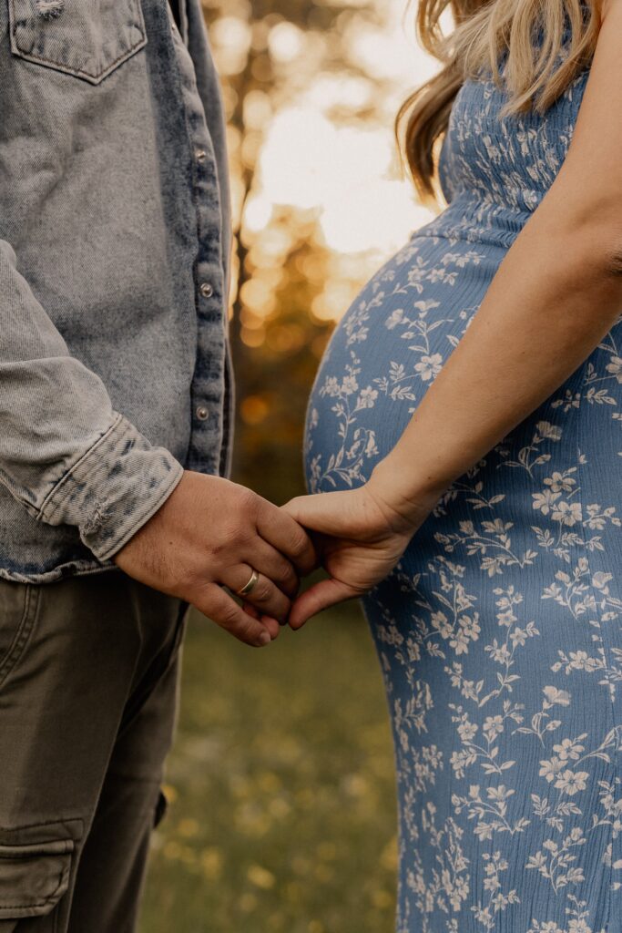 Babybauchshooting - unendliches Band der Liebe